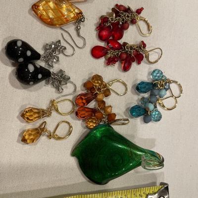 6 pairs of earrings and pendant