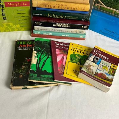 U1043 Large Lot of Gardening & Gardens