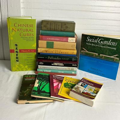 U1043 Large Lot of Gardening & Gardens