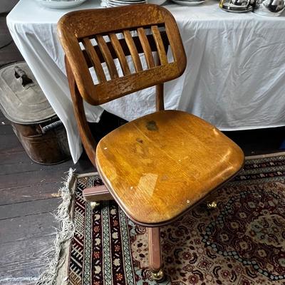 U870 Antique Victorian Oak Desk and Chair