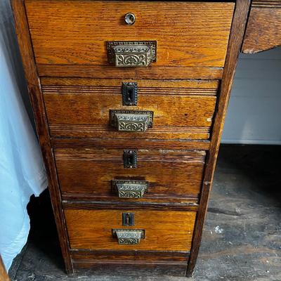 U870 Antique Victorian Oak Desk and Chair