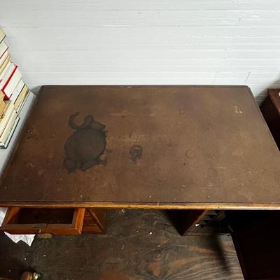 U870 Antique Victorian Oak Desk and Chair