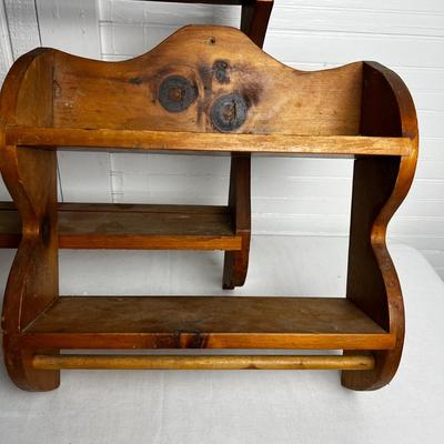U876 Pine Shelves