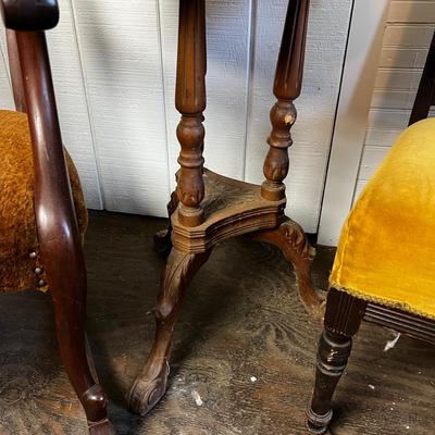 U878 Antique Velvet Cushioned Chairs with Bird Cage Table