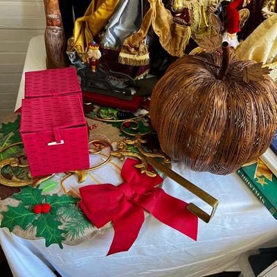 U882 LARGE Lot of Christmas Decorations