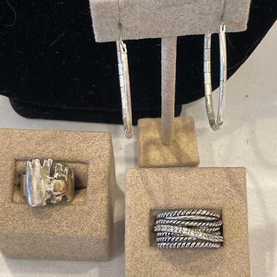 2 unique rings and earrings