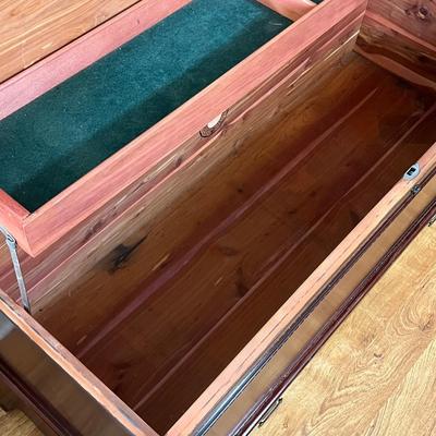 LANE ~ Cedar Chest ~ *Read Details