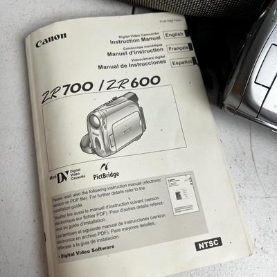 U896 Canon Digital Video Camcorder ZR700 w/Bag & Accessories