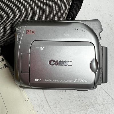 U896 Canon Digital Video Camcorder ZR700 w/Bag & Accessories