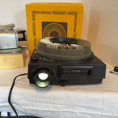 U897 Kodak Carousel Projector with Slide Converter