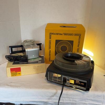U897 Kodak Carousel Projector with Slide Converter