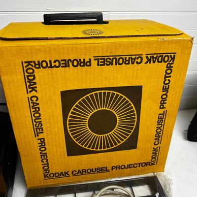 U897 Kodak Carousel Projector with Slide Converter