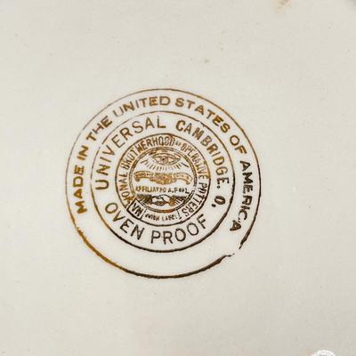 UNIVERSAL CAMBRIDGE ~ Vtg. 9.5â€ Covered Casserole Dish With Lid