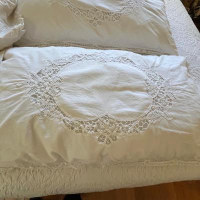 Queen Bed & Bedding (GB-RG)
