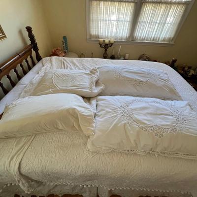 Queen Bed & Bedding (GB-RG)