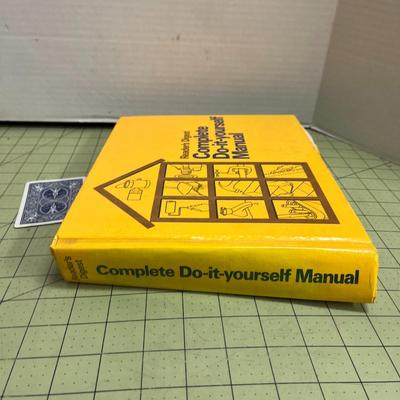 Reader's Digest Complete Do-It-Yourself Manual