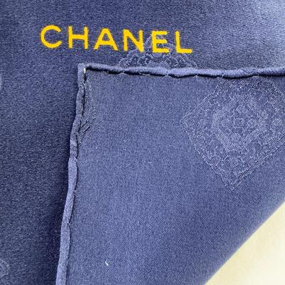 209 Authentic CHANEL Navy Blue & White Gold Chain Design 100% Jacquard Silk Scarf