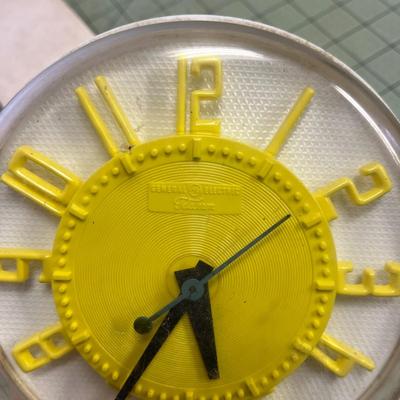 Vintage Electric Wall Clock (Works!)