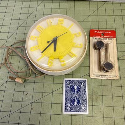 Vintage Electric Wall Clock (Works!)