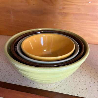 Vintage Colored Nesting Bowl USA Set