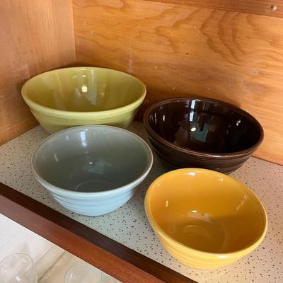 Vintage Colored Nesting Bowl USA Set