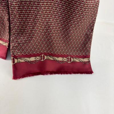 219 Authentic Paolo Designed by Paolo Gucci 100% Silk On Front, 100% Wool On Back Scarf