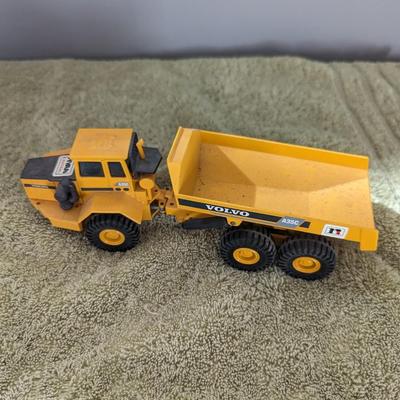 Volvo Metal Toy Heavy Equipment Truck and Dump Trailer