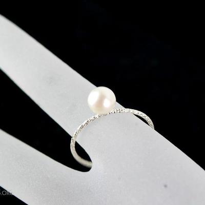 Lady's Sterling Pearl Ring