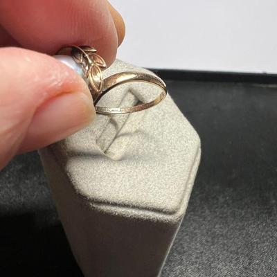 Beautiful 14K Gold Ring with Pearl