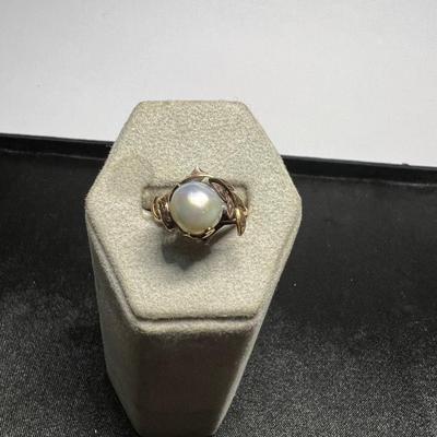 Beautiful 14K Gold Ring with Pearl