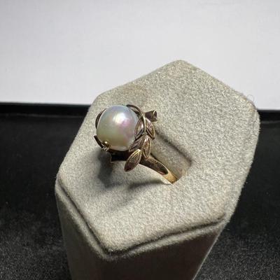 Beautiful 14K Gold Ring with Pearl
