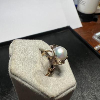 Beautiful 14K Gold Ring with Pearl