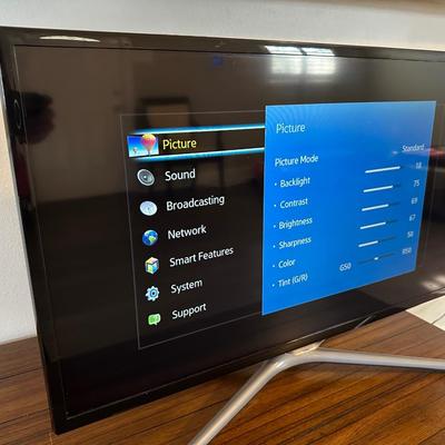 32â€ Samsung Smart TV