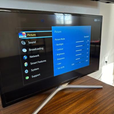 32â€ Samsung Smart TV