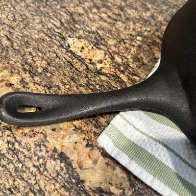 13.5" Cast Iron Pan