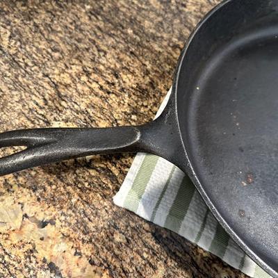 13.5" Cast Iron Pan