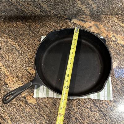 13.5" Cast Iron Pan