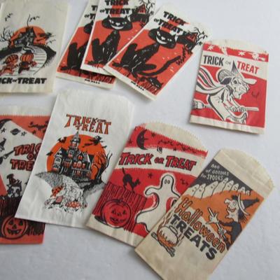 Lot of Older Halloween Small Treat Bags