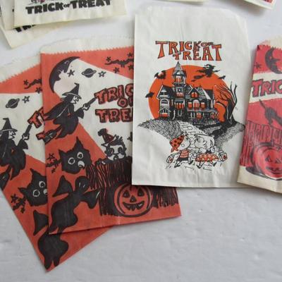 Lot of Older Halloween Small Treat Bags