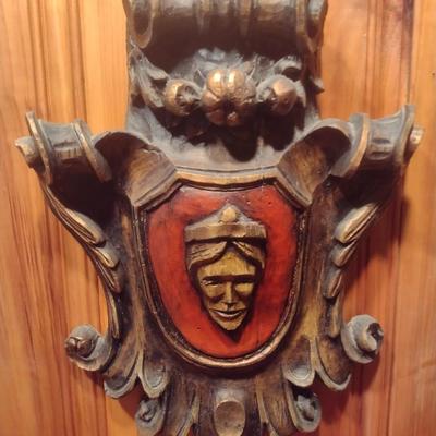 Vintage Vanguard Studios Vanathane Medieval Crest Wall Decor Queen's Face 1967