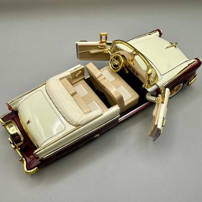 Lot of 3 Collectible 1/24th Scale Ford Crown Victoria Metal Toy Cars
