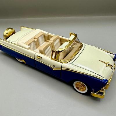 Lot of 3 Collectible 1/24th Scale Ford Crown Victoria Metal Toy Cars