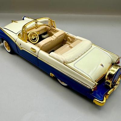 Lot of 3 Collectible 1/24th Scale Ford Crown Victoria Metal Toy Cars