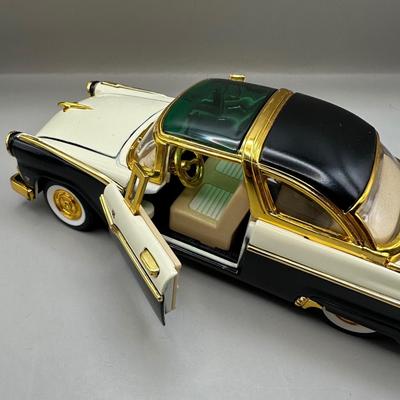 Lot of 3 Collectible 1/24th Scale Ford Crown Victoria Metal Toy Cars