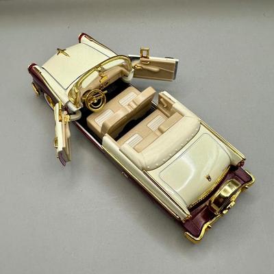 Lot of 3 Collectible 1/24th Scale Ford Crown Victoria Metal Toy Cars