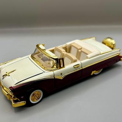 Lot of 3 Collectible 1/24th Scale Ford Crown Victoria Metal Toy Cars
