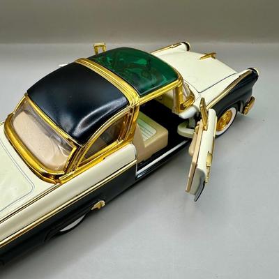 Lot of 3 Collectible 1/24th Scale Ford Crown Victoria Metal Toy Cars