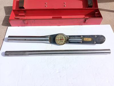Vintage SNAP-ON tools corp. Torque wrench with metal storage box