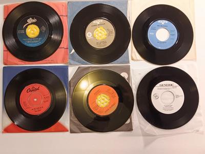 Vinyl record Albums - Ronnie McDowell - Robert Mitchum - Mel McDaniel and more! 45RPM Records