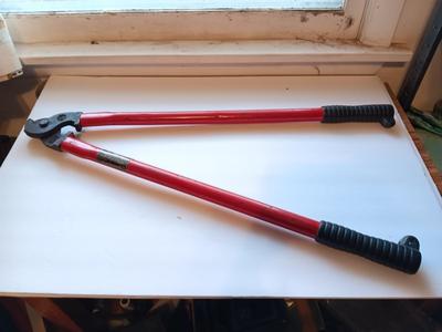 Pittsburgh 28" Cable Cutter 1 - 1/4 cutting capacity.